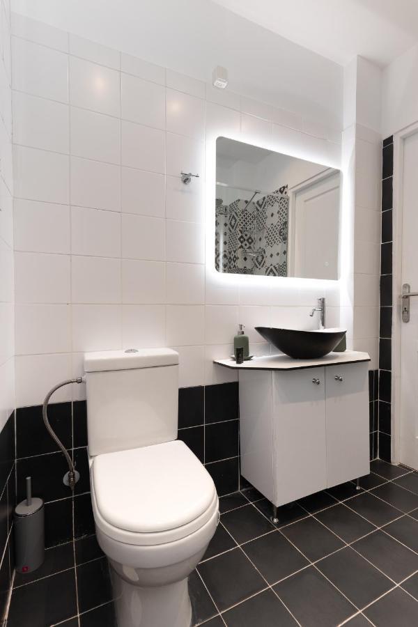 Modern Apartment, Short Walk To Acropolis Sites 아테네 외부 사진