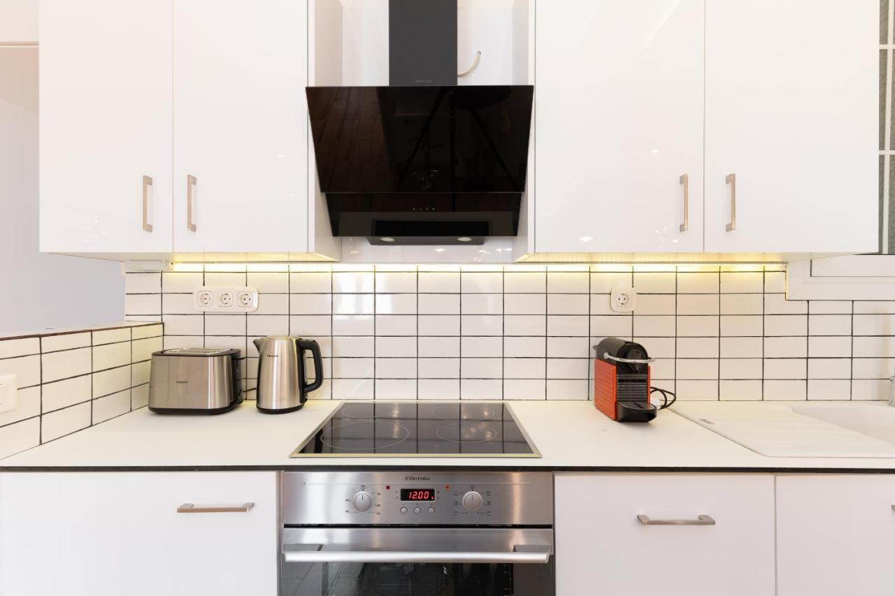 Modern Apartment, Short Walk To Acropolis Sites 아테네 외부 사진