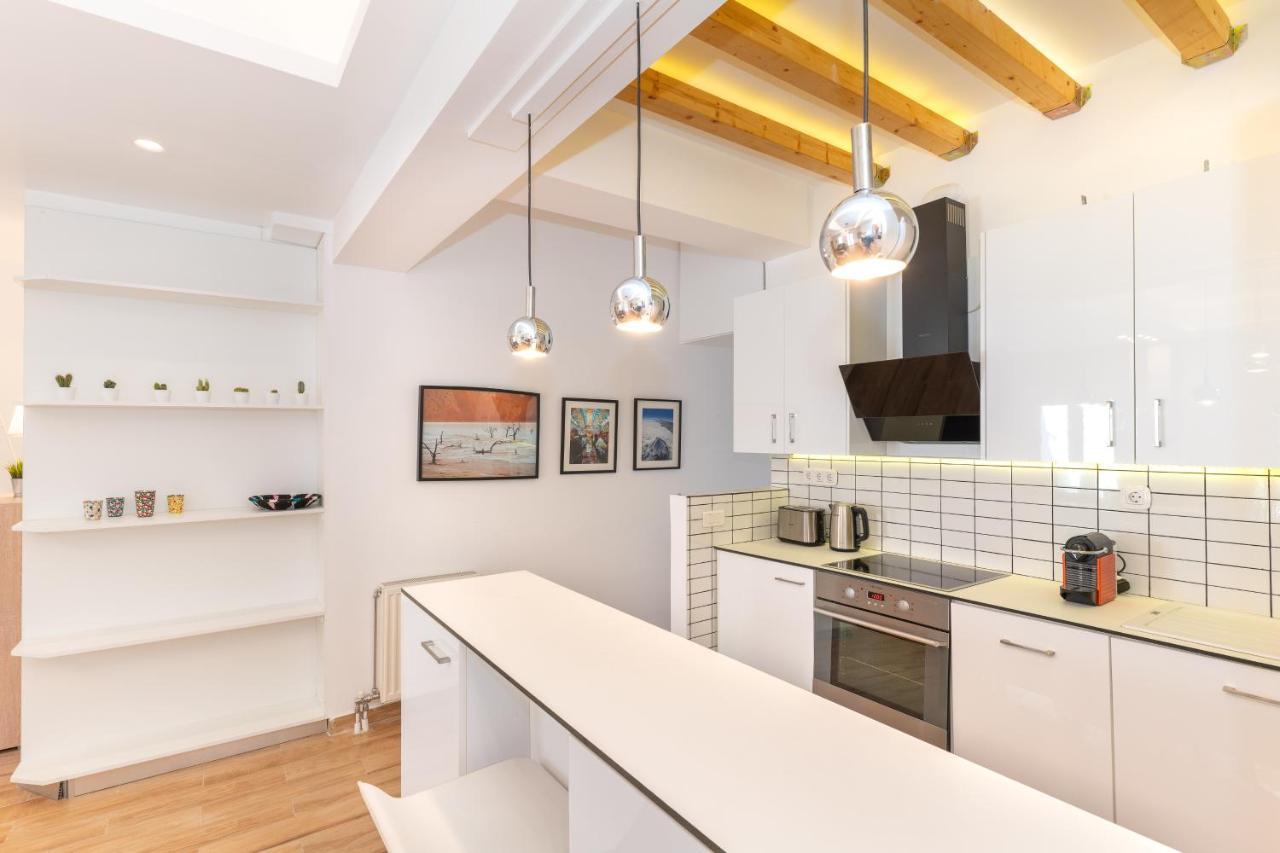 Modern Apartment, Short Walk To Acropolis Sites 아테네 외부 사진